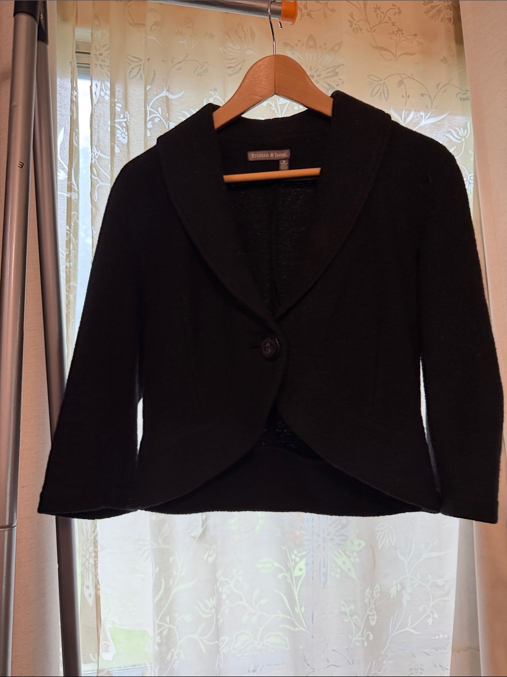 Tristian & Iseut Black Cropped Shawl-Collar Blazer